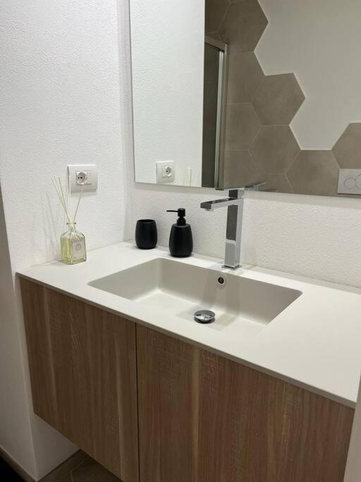 Charme In Centro With Private Parking Apartment Ascoli Piceno Luaran gambar