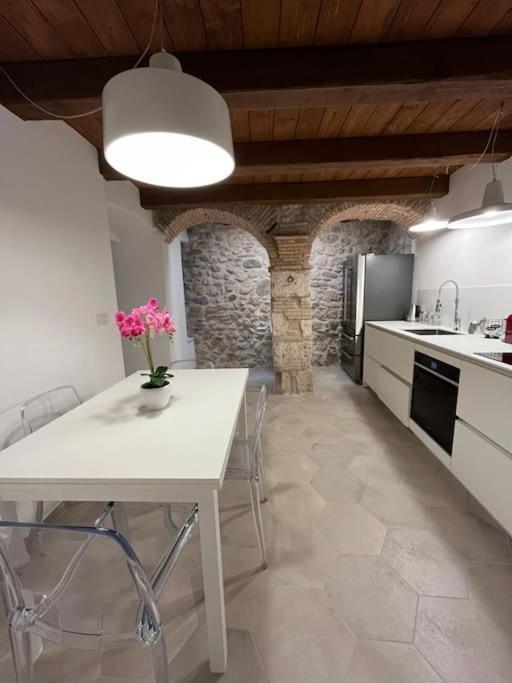 Charme In Centro With Private Parking Apartment Ascoli Piceno Luaran gambar